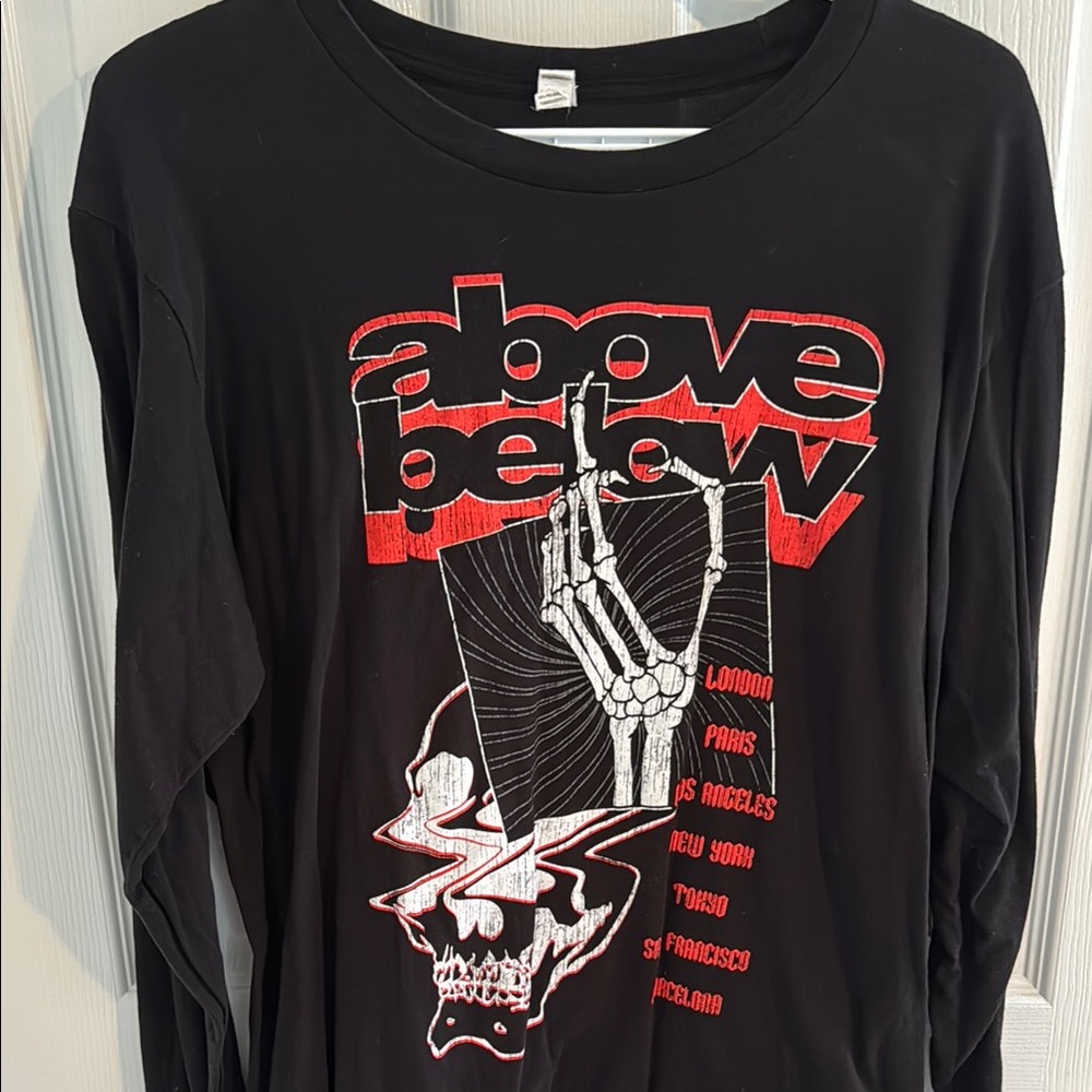 Zuni Sportswear Black Graphic Long Sleeve Shirt with Red and White Design